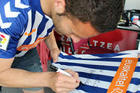 Sorteo de una camiseta firmada por los jugadores del Deportivo Alavés.